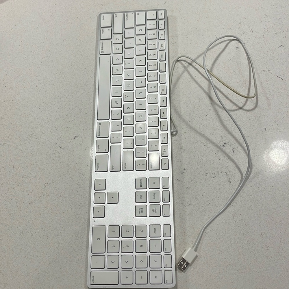 Wired Apple Keyboard with numeric pad